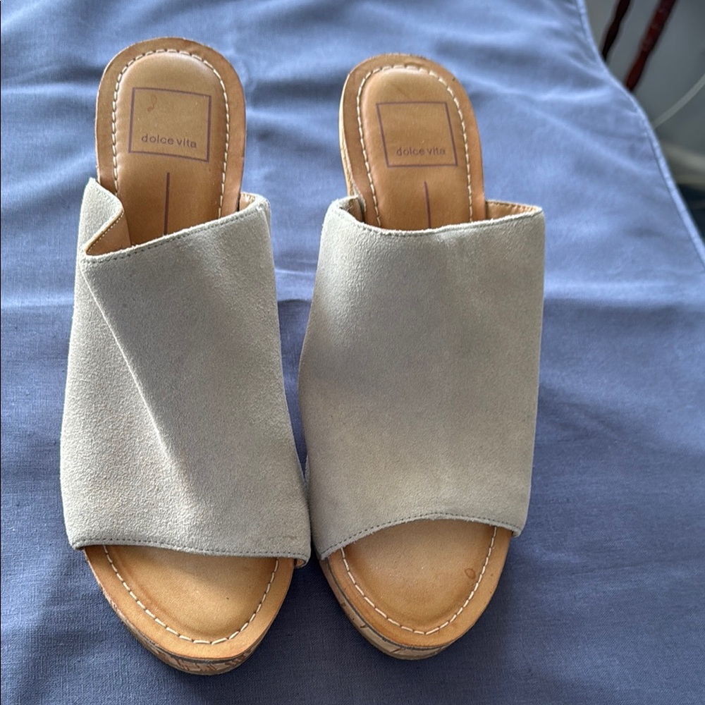 Dolce Vita Women's Tan Slide Sandals